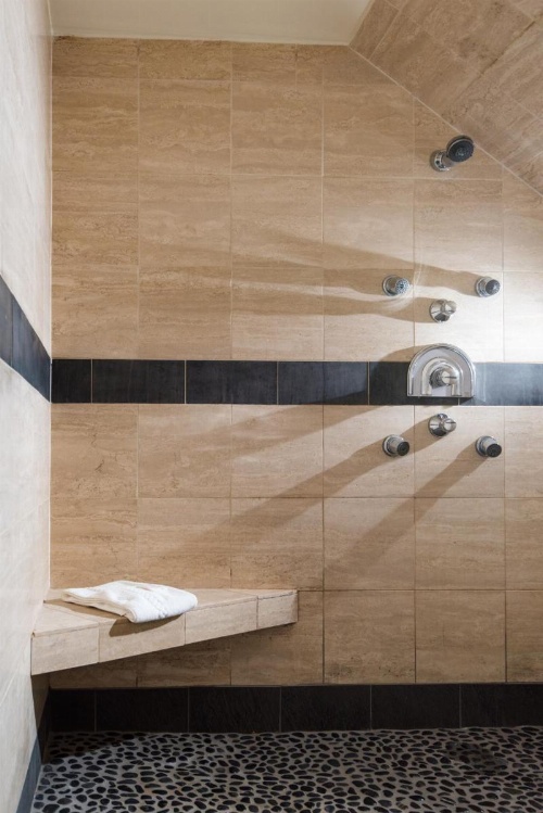 Four Columns image 19